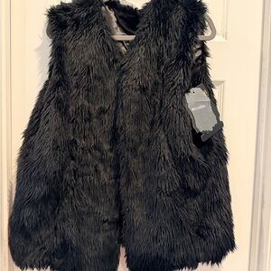 Elegant Black Faux Fur Vest